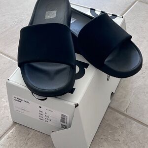 Lululemon Restfeel Black Slide Sandals - size 9